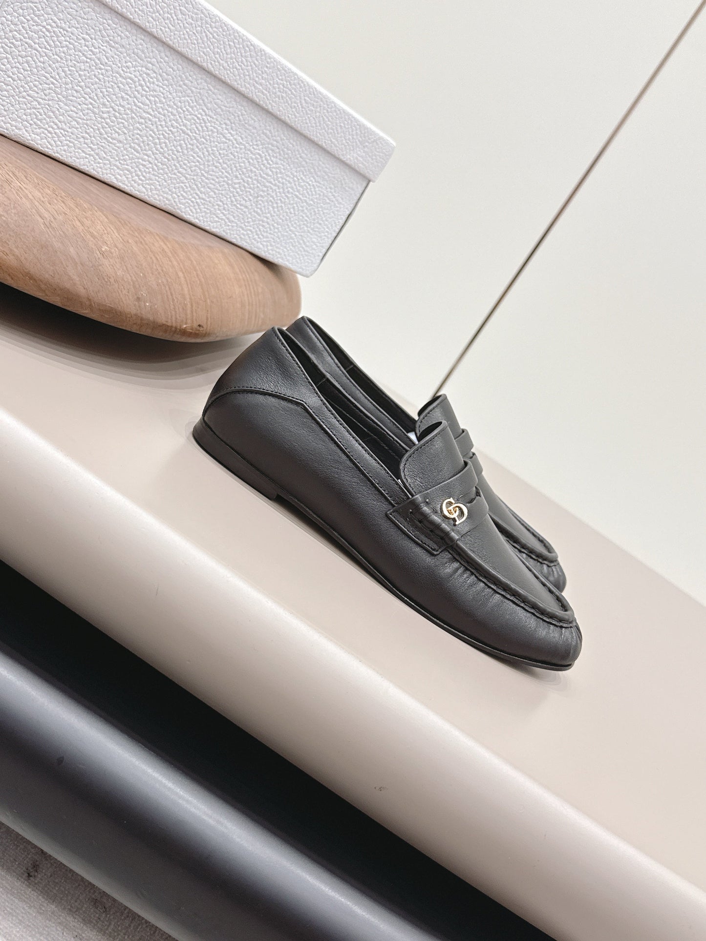 CD 26A Loafers Black Cowhide Leather 738310