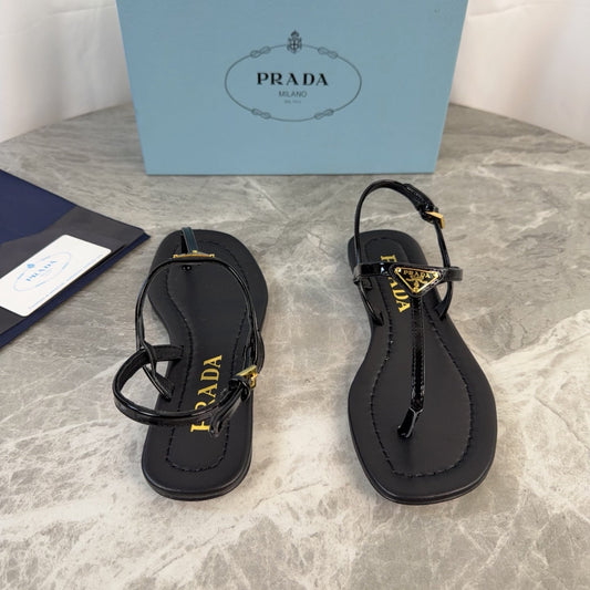 Prada 2026 Thong Sandals Patent Leather 789403