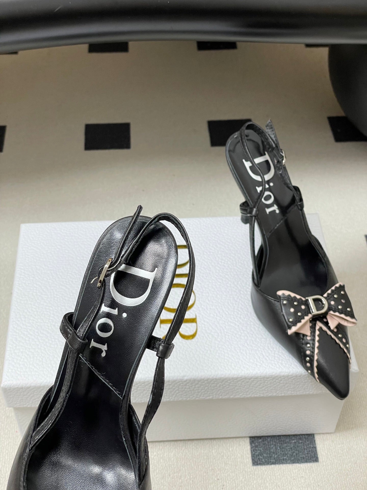 CD 26 Pointed Toe Slingback Black Sheepskin 632583