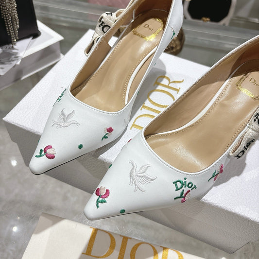 CD 26 High Heel Pump Flower 45 White Sheepskin Ribbon 679716