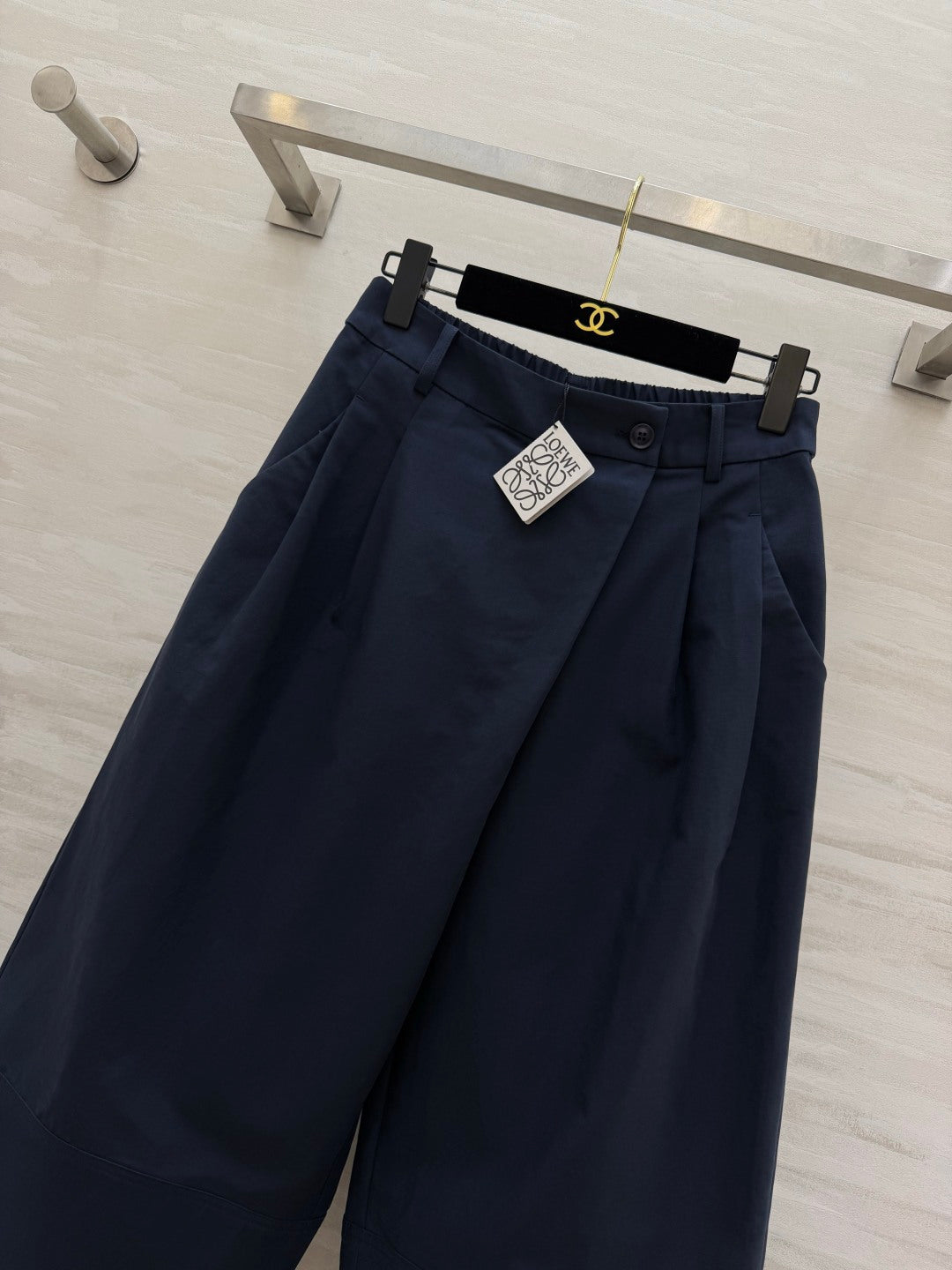 Loewe 26 Wide-Leg Cropped Pants Navy Blue in Cotton 375595
