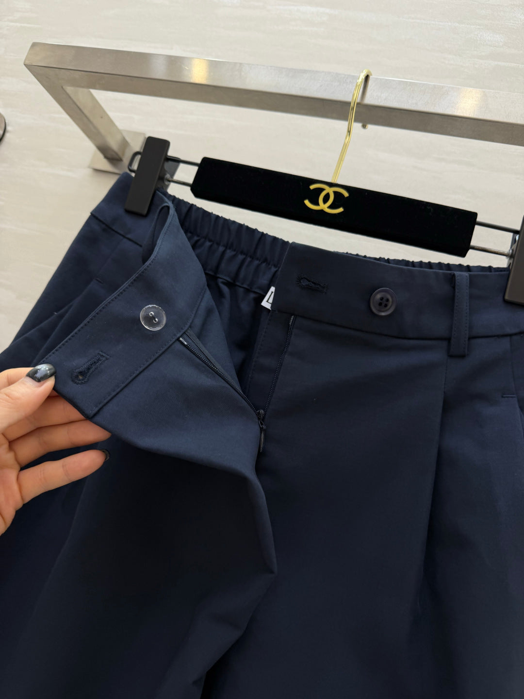 Loewe 26 Wide-Leg Cropped Pants Navy Blue in Cotton 375595
