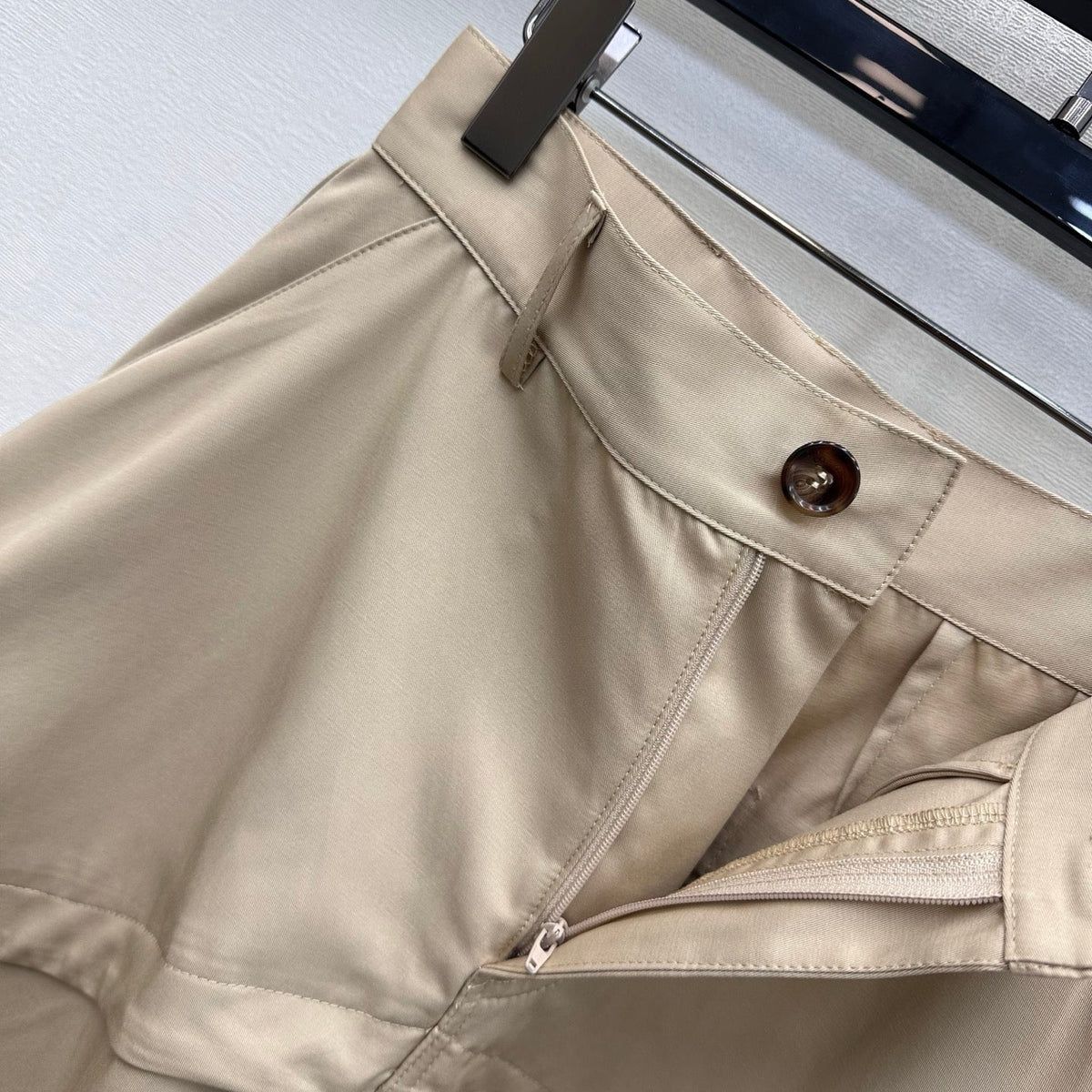 Loew 26 Khaki Wide-Leg Shorts in Cotton 378630