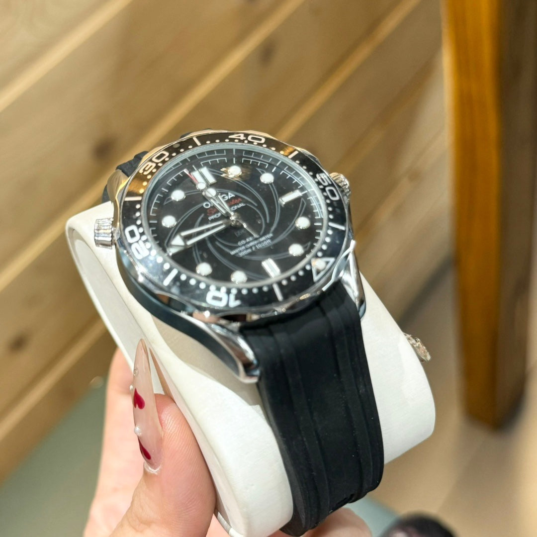 Omega Seamaster Diver 300M James Bond 007 42mm Rubber Strap 229873