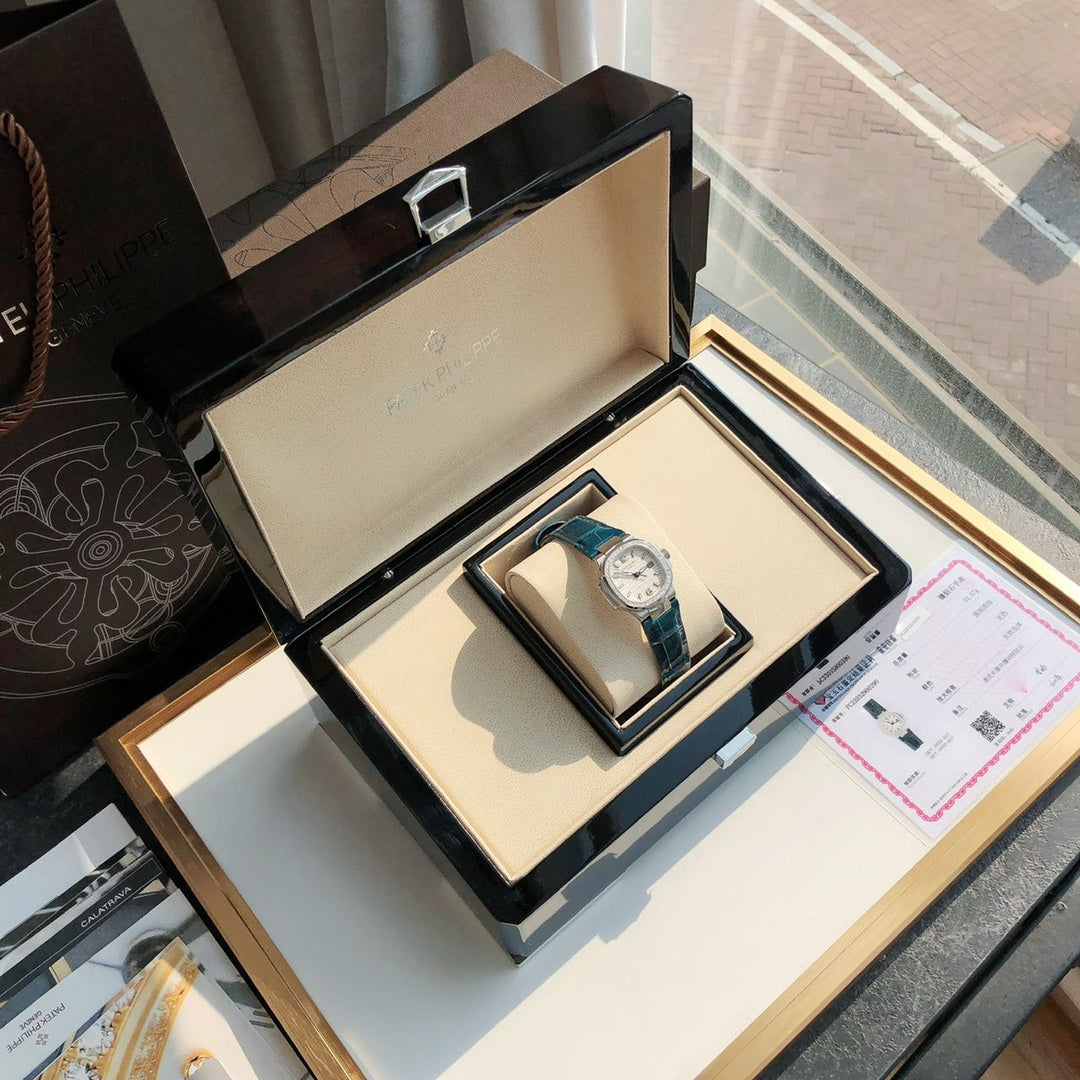 PATEK Nautilus 32mm Silver White Dial