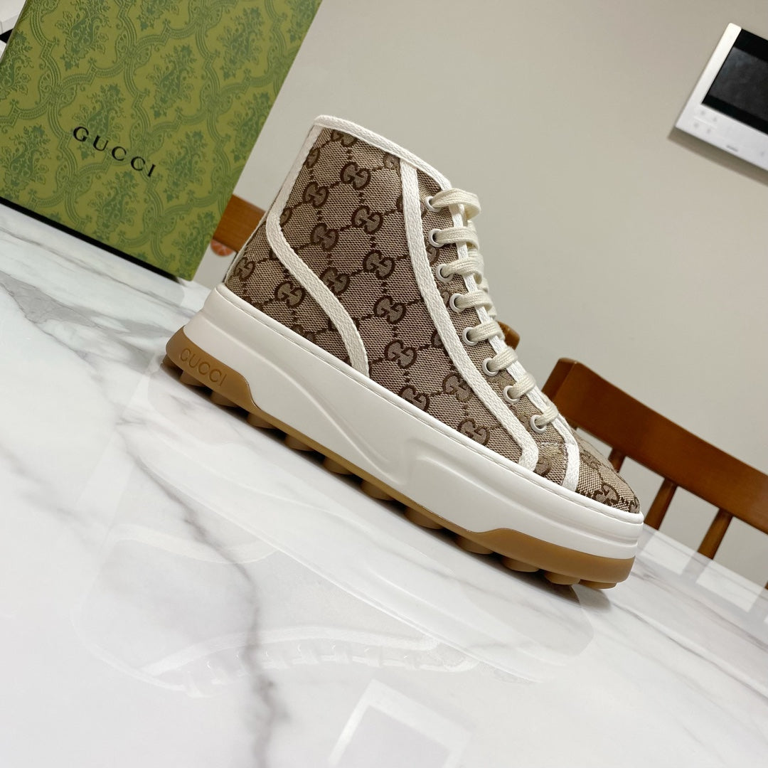 GG 26SS Platform Sneaker Beige White Monogram Canvas 640600