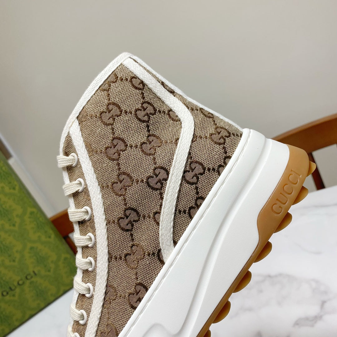 GG 26SS Platform Sneaker Beige White Monogram Canvas 640600