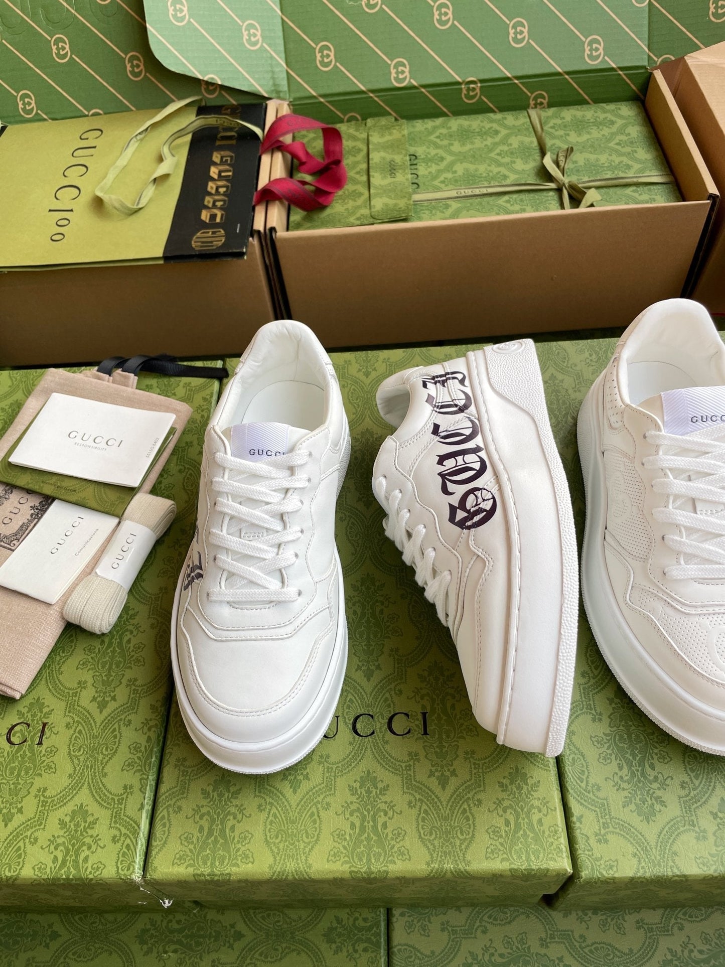 GG 26 Sneaker White Black Calfskin 632885