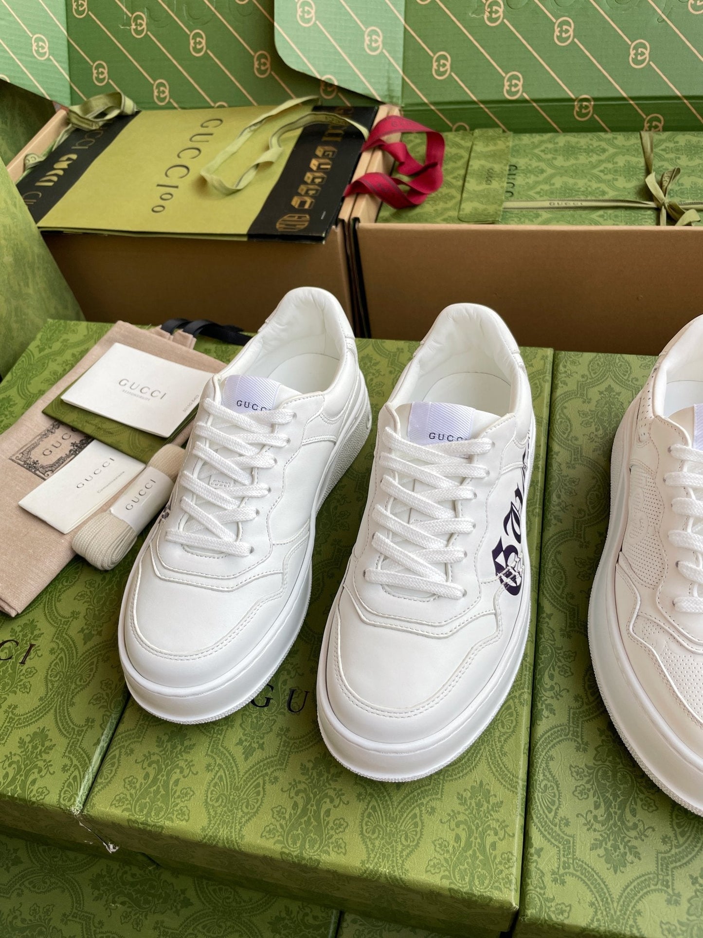 GG 26 Sneaker White Black Calfskin 632885
