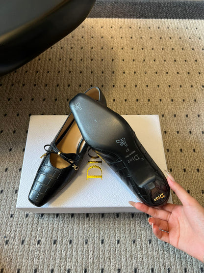 CD 26s Low Heel Pump 30 Black Cowhide 651157