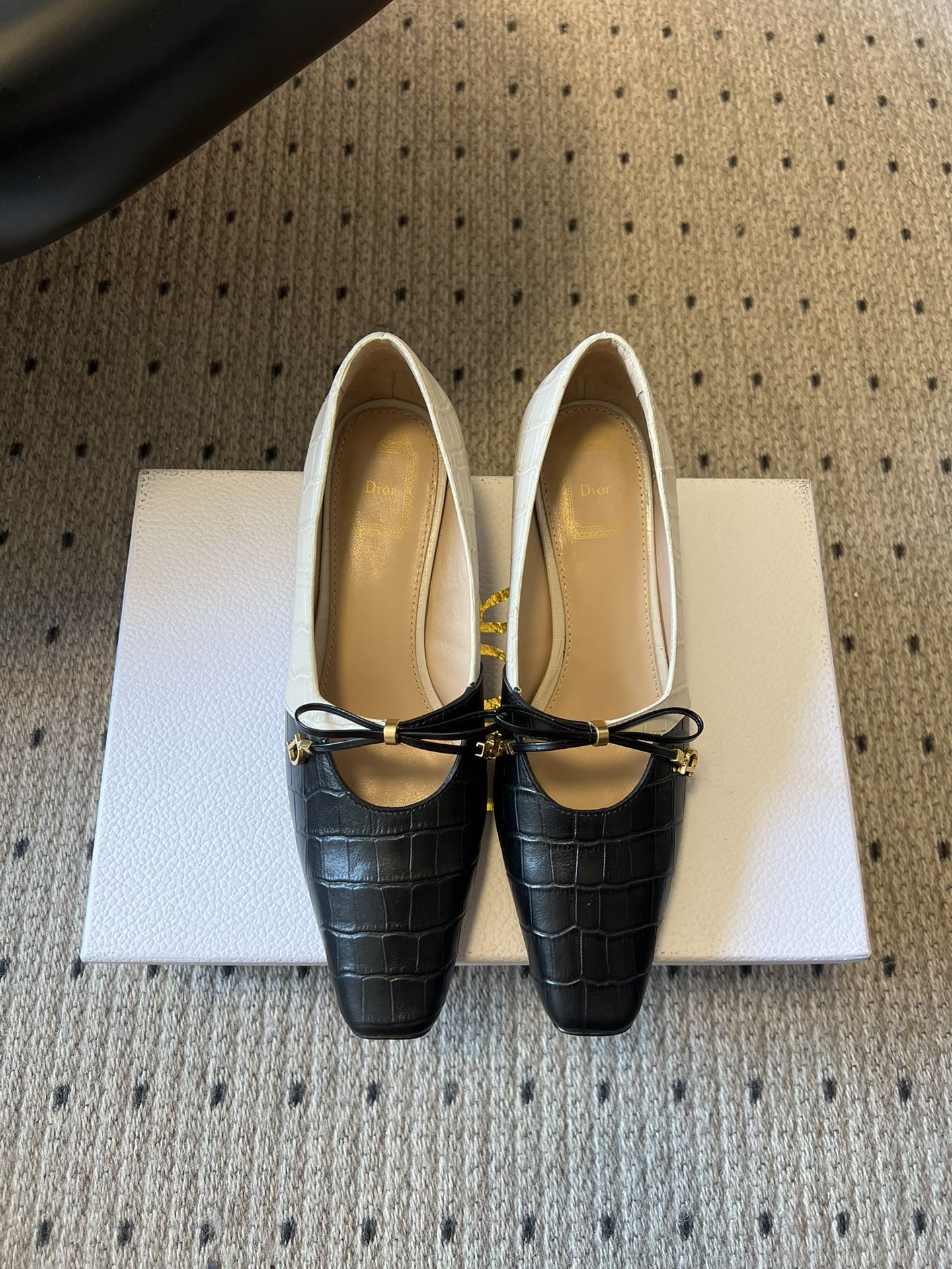 CD 26s Low Heel Pump 30 Black White Cowhide 651159