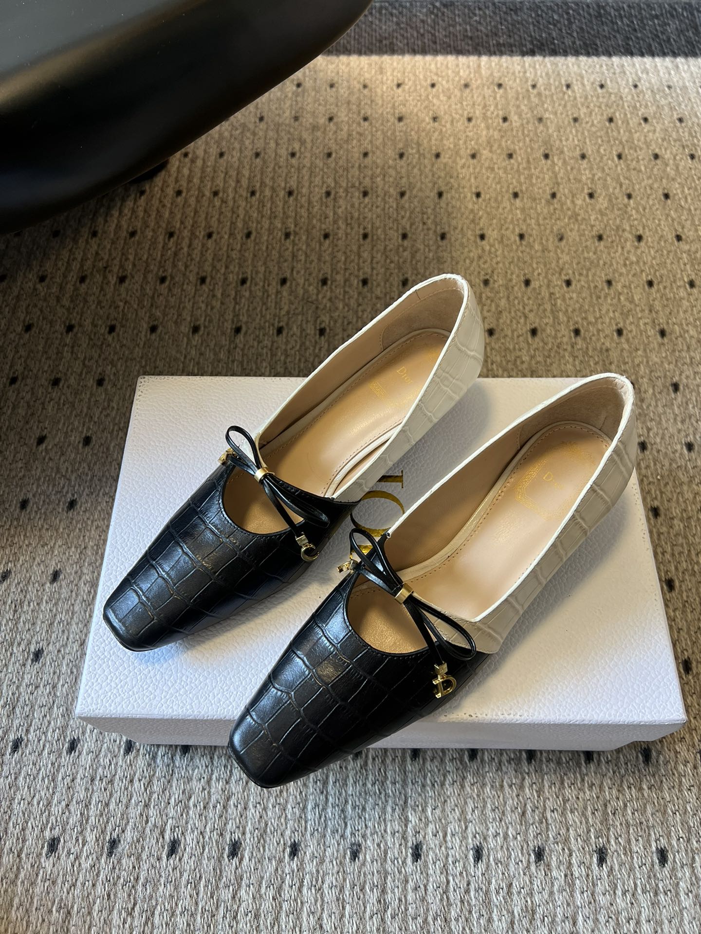 CD 26s Low Heel Pump 30 Black White Cowhide 651159