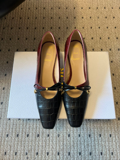 CD 26s Low Heel Pump 30 Black Burgundy Cowhide 651160