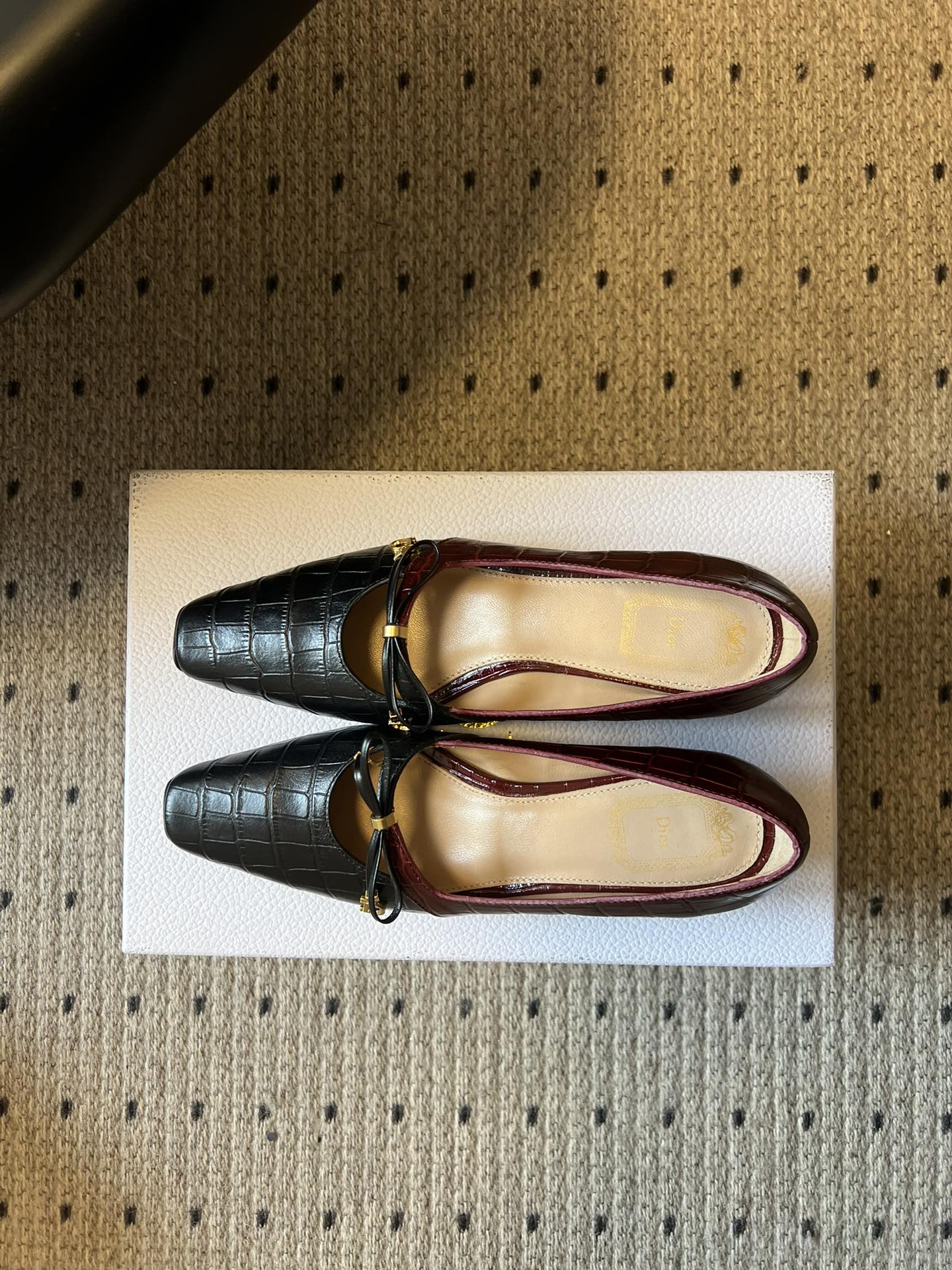 CD 26s Low Heel Pump 30 Black Burgundy Cowhide 651160