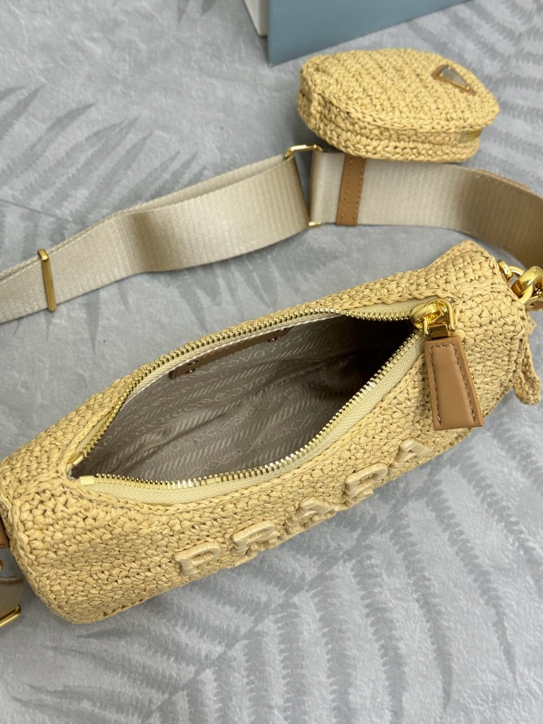 Prada Re-Edition 2005 Bag 23cm Beige Raffia