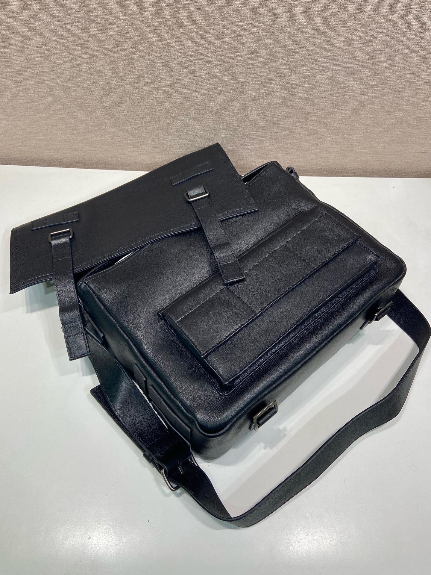 Prada 2026 Messenger Bag 34cm Black Leather