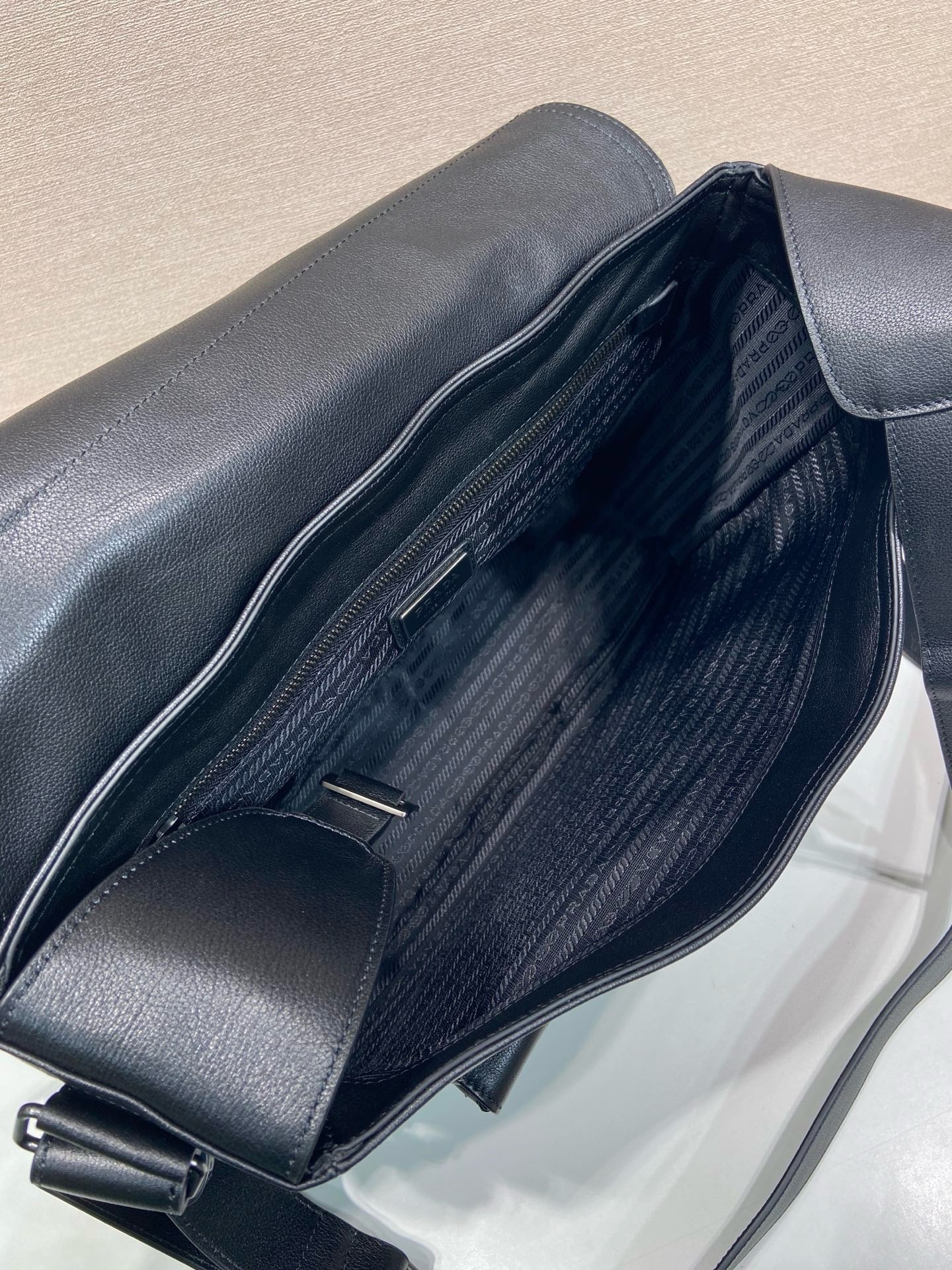 Prada 2026 Messenger Bag 34cm Black Leather