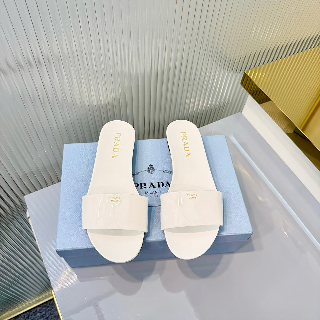 Prada 2026  Logo Patent Leather Slide Calfskin 715621