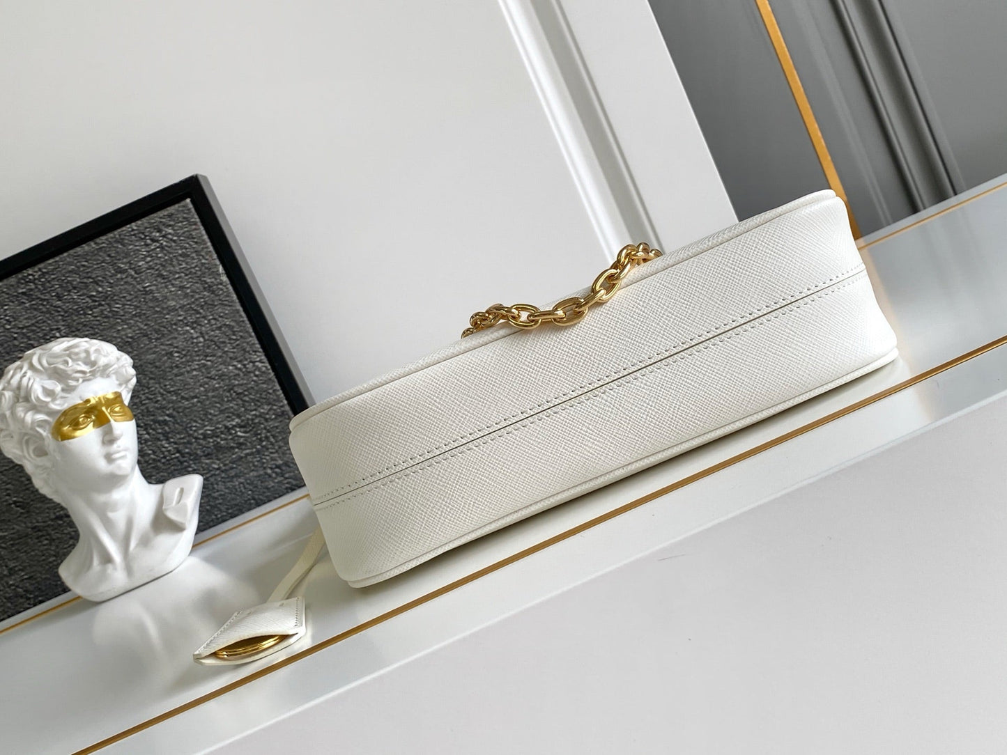 Prada Re-Edition 2005 Bag 22cm Saffiano Leather
