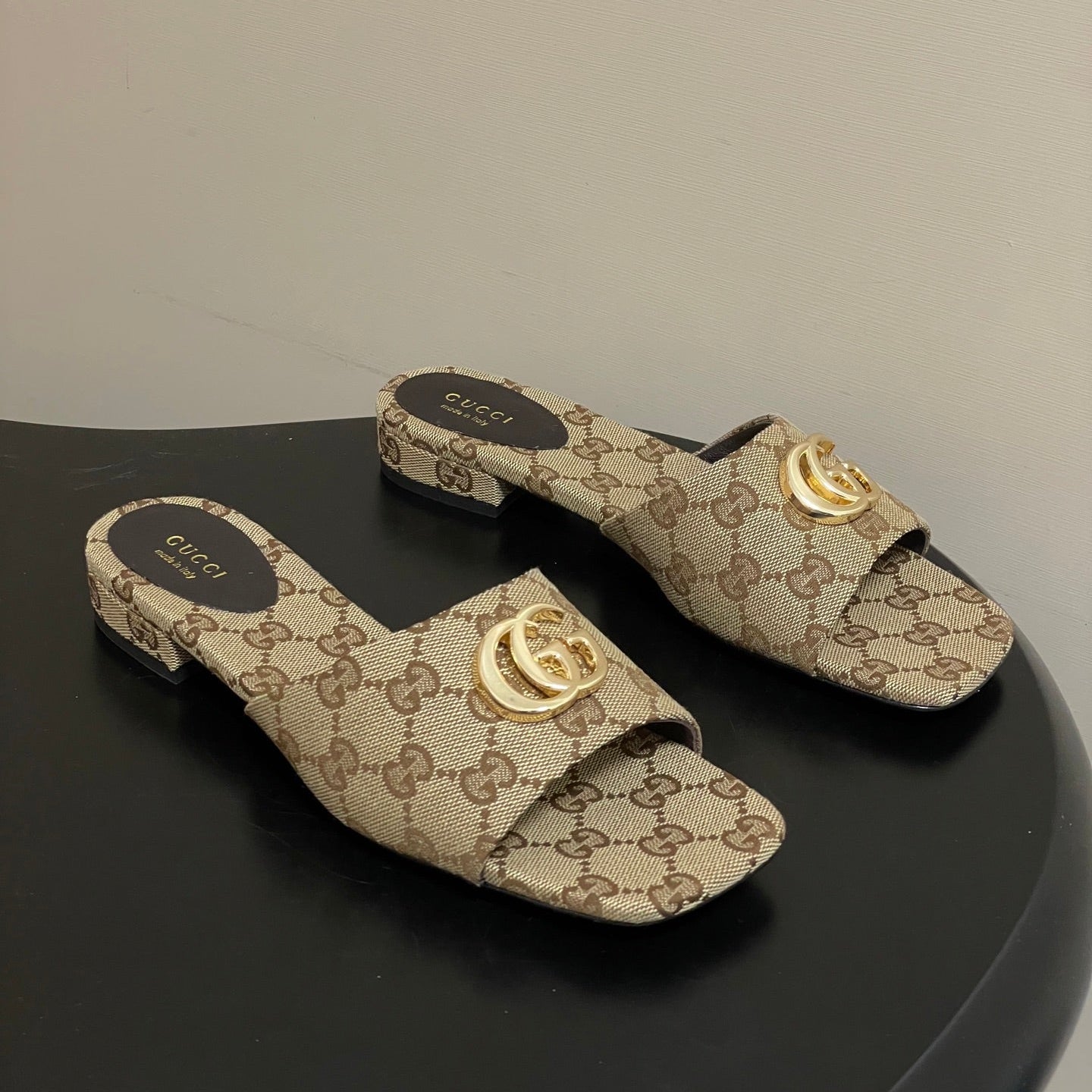 GG 26ss Flat Slippers  Canvas Monogram