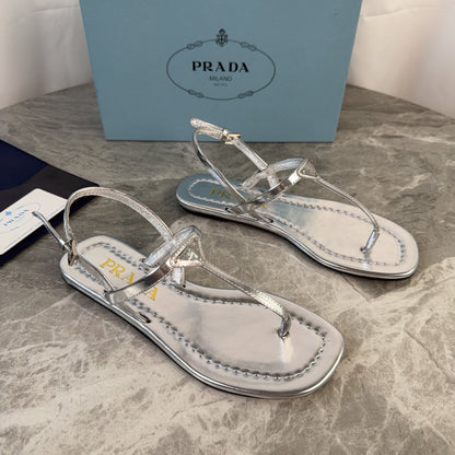 Prada 2026 Thong Sandals Patent Leather 789403