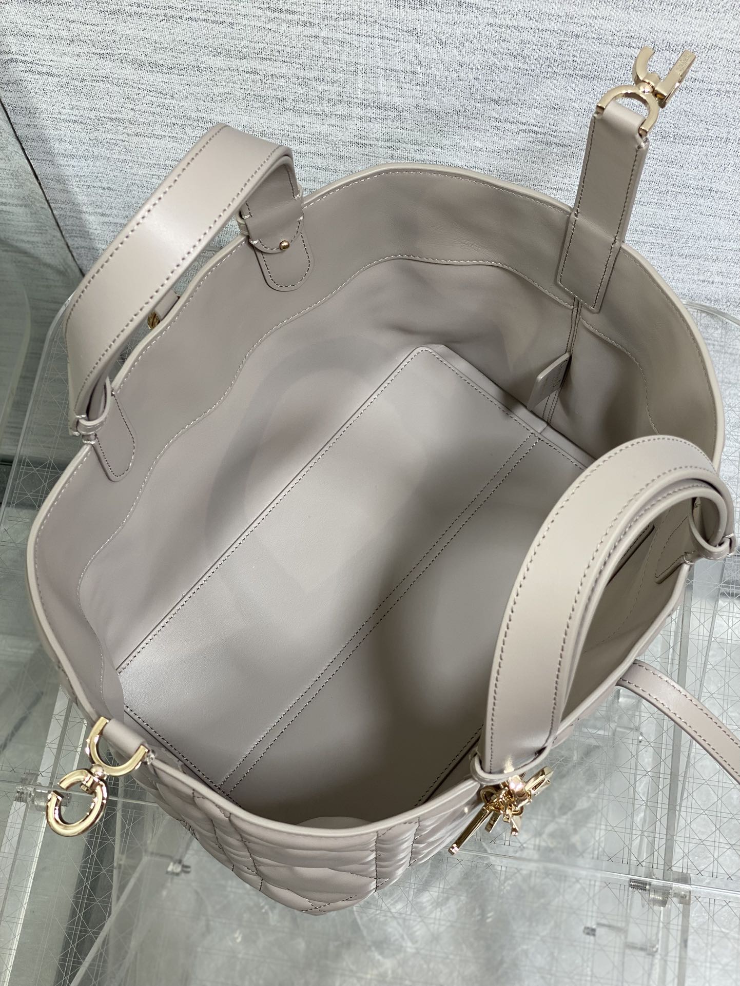 Dior 2026 Toujours Vertical Tote Bag Elegant Grey Calfskin 286656