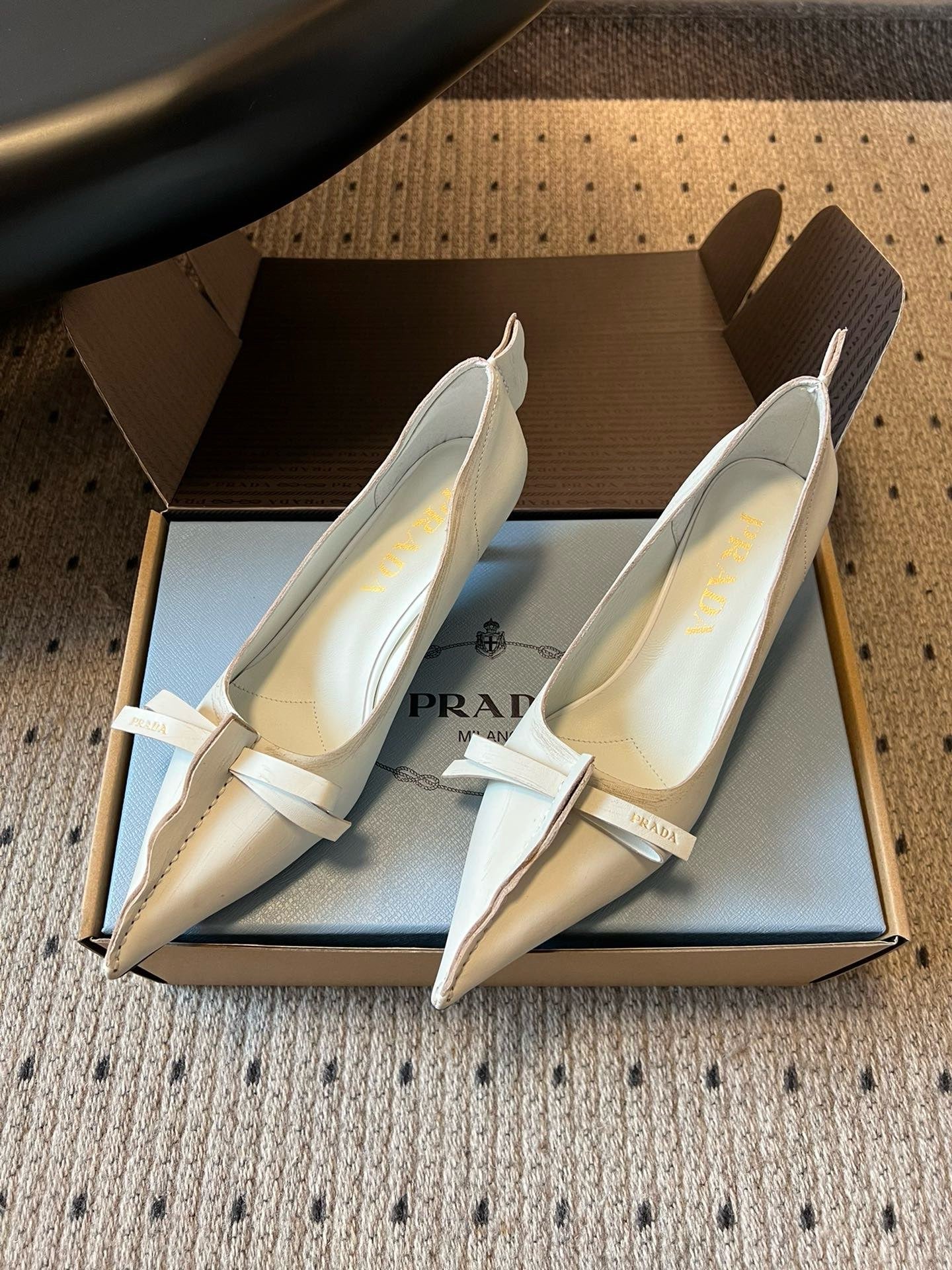 Prada 2026 Pointed-Toe High Heels 55mm Bow Cowhide 787484