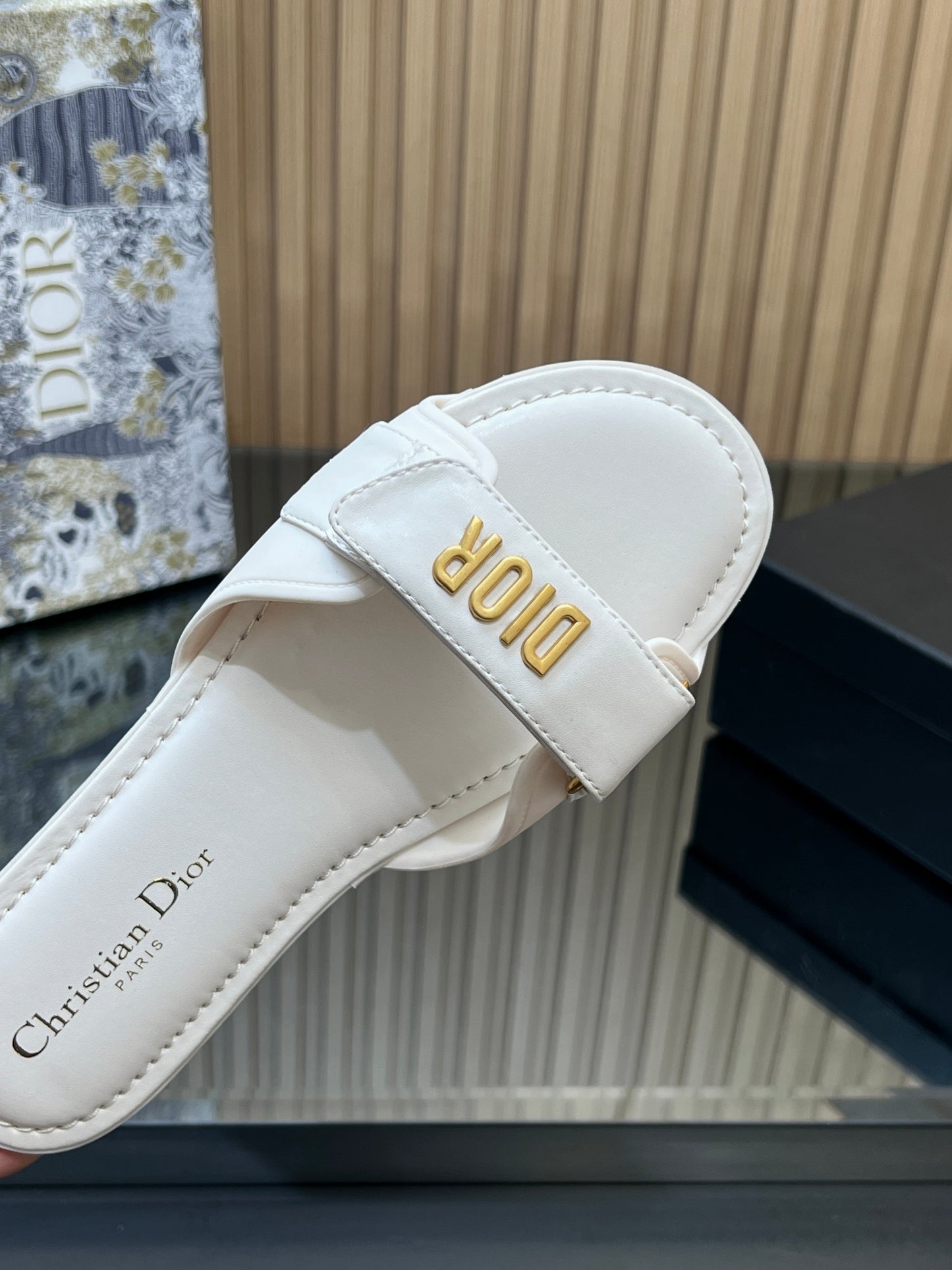 CD 26s Beach Sandals White Sheepskin 665320