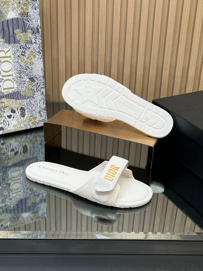 CD 26s Beach Sandals White Sheepskin 665320