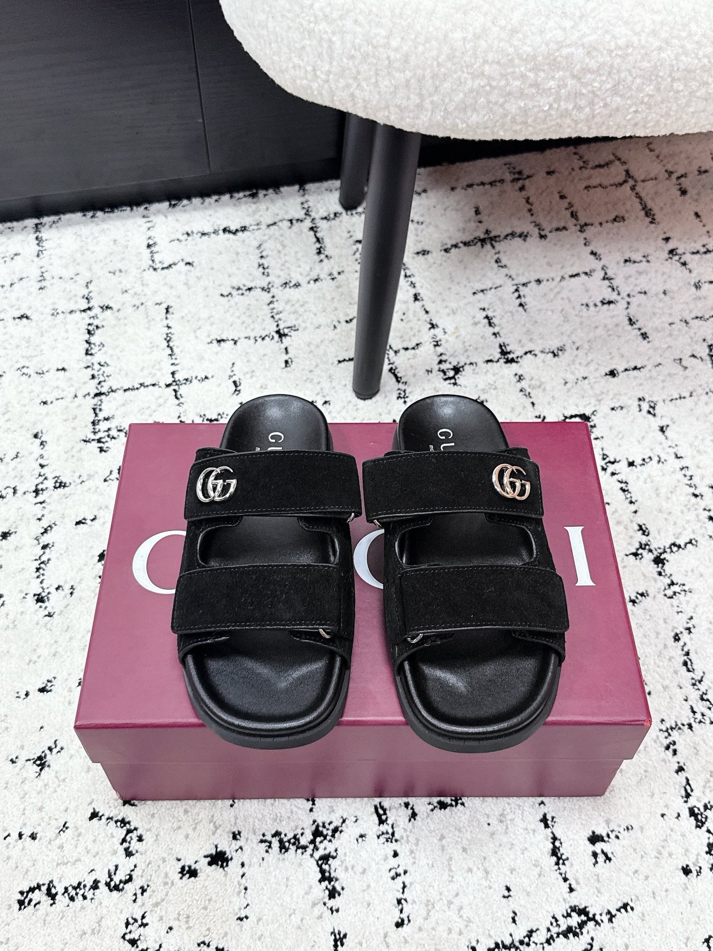 GG 26SS Sandals Black Suede Sheepskin 641461