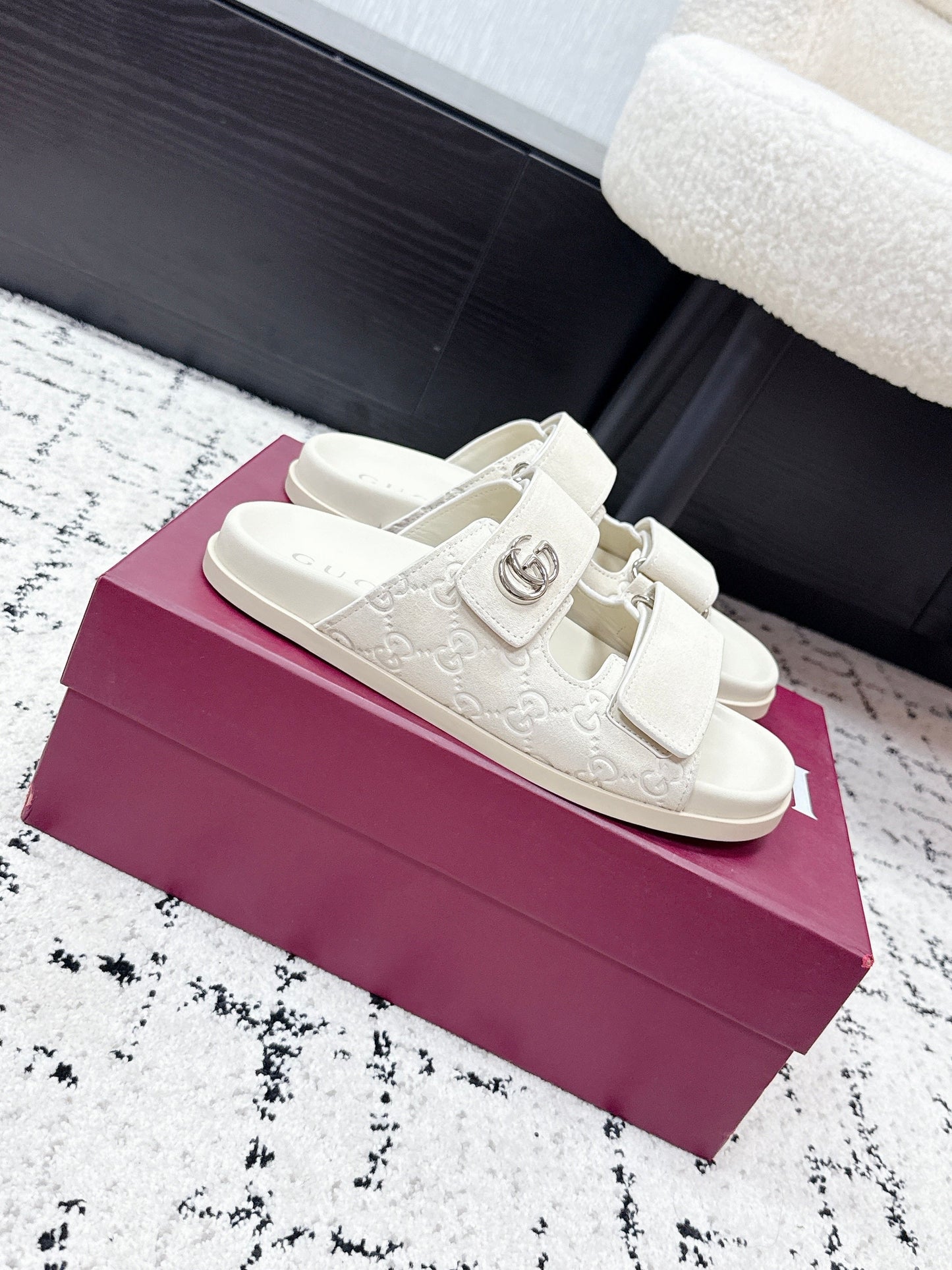 GG 26SS Sandals White Suede Sheepskin 641462