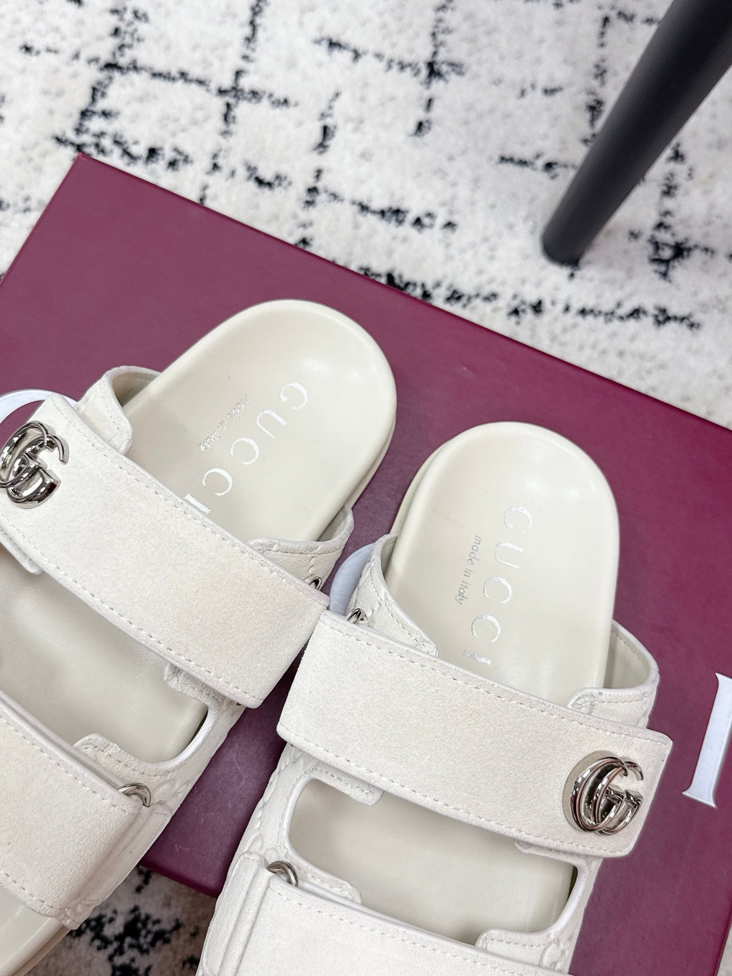 GG 26SS Sandals White Suede Sheepskin 641462