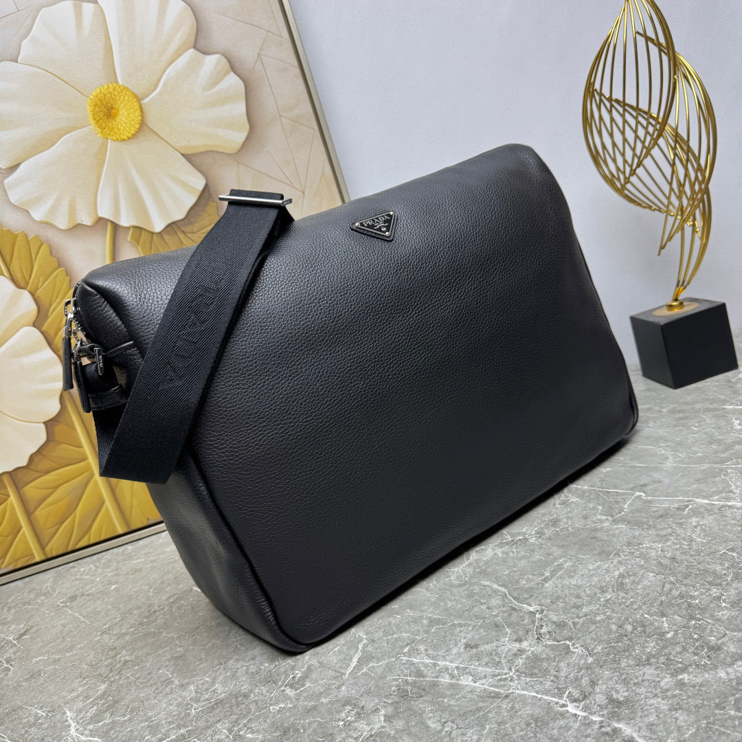 Prada 2026 Vitello Daino Messenger Bag Black Grained Calfskin