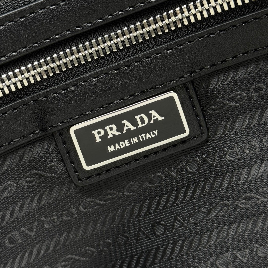 Prada 2026 Vitello Daino Messenger Bag Black Grained Calfskin
