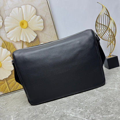 Prada 2026 Vitello Daino Messenger Bag Black Grained Calfskin