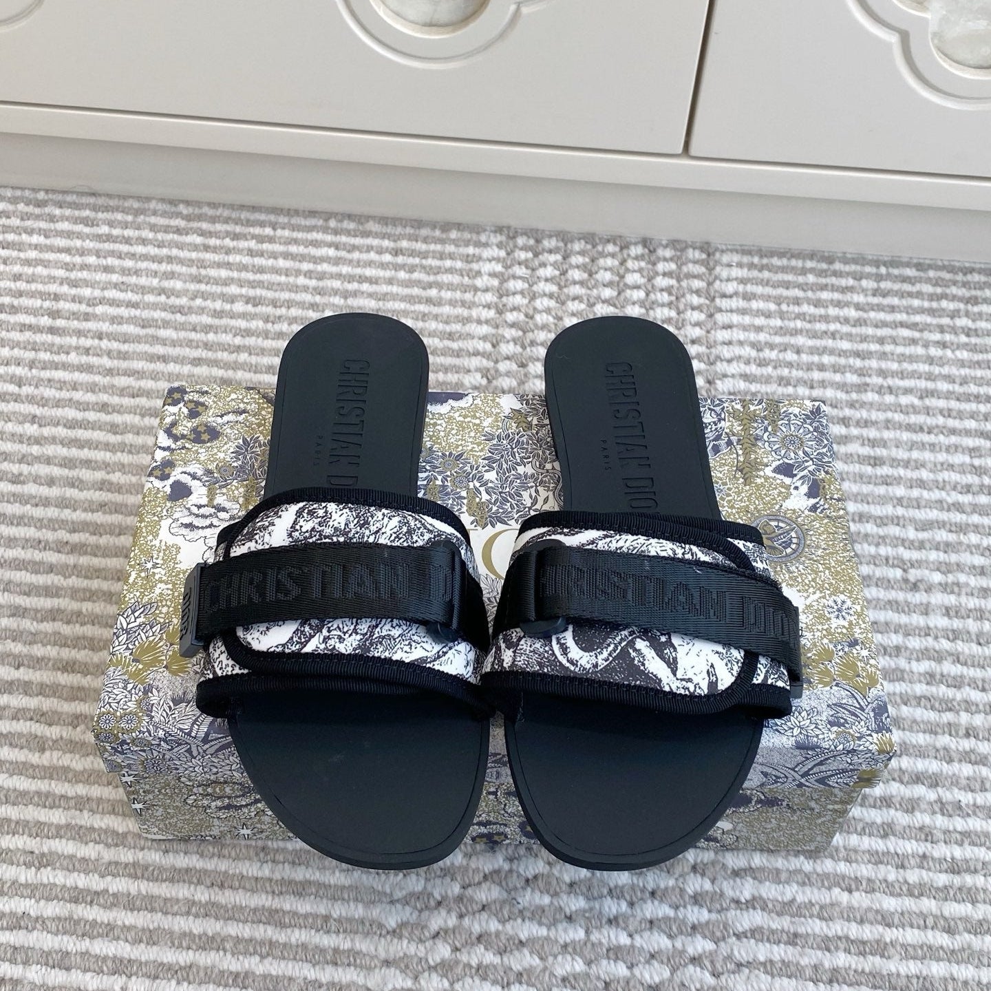 CD 26s Flat Slippers Black White Canvas Rubber 648130