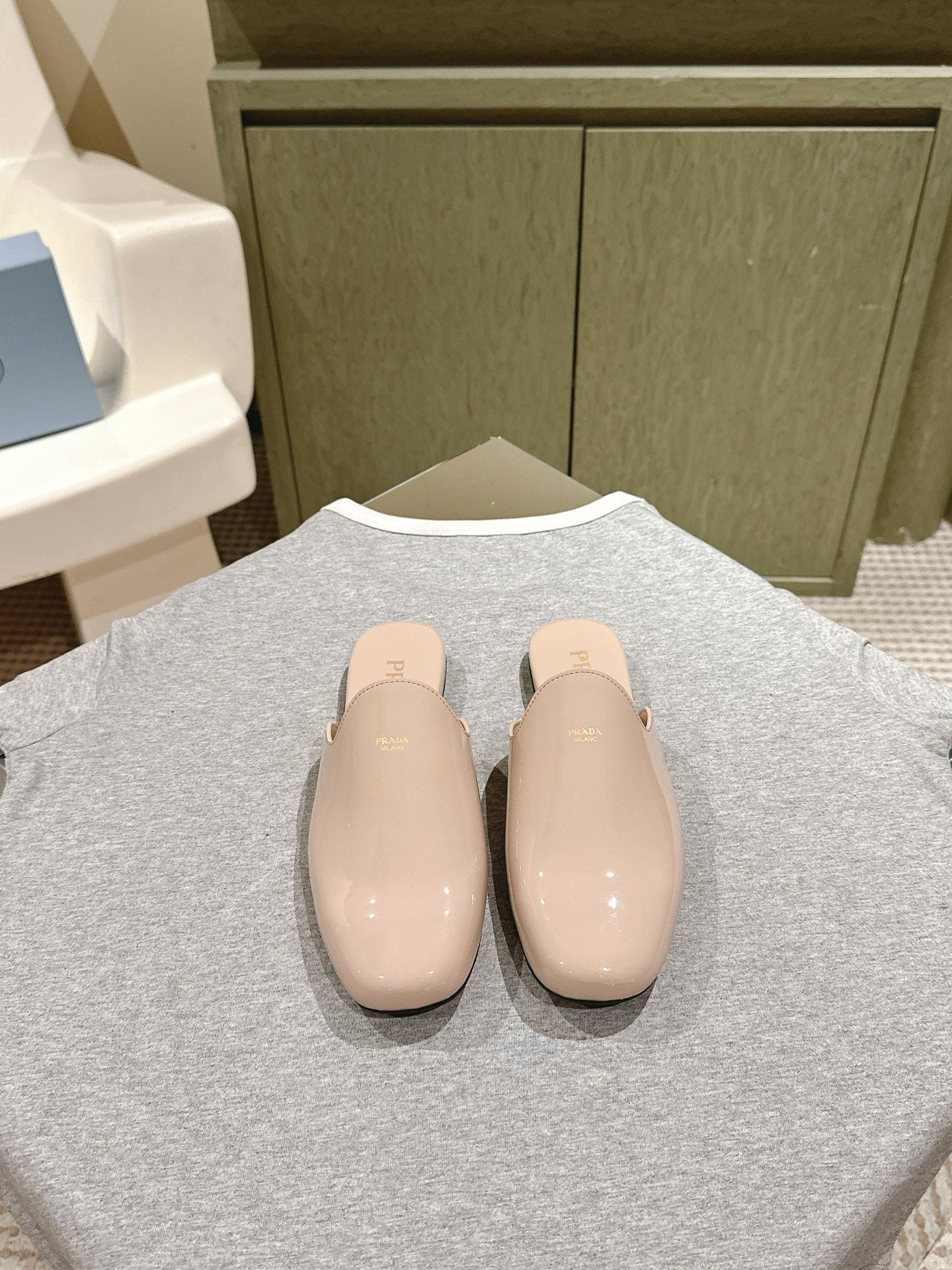 PRA 2026S Flats Mule Nude Patent Leather 657682