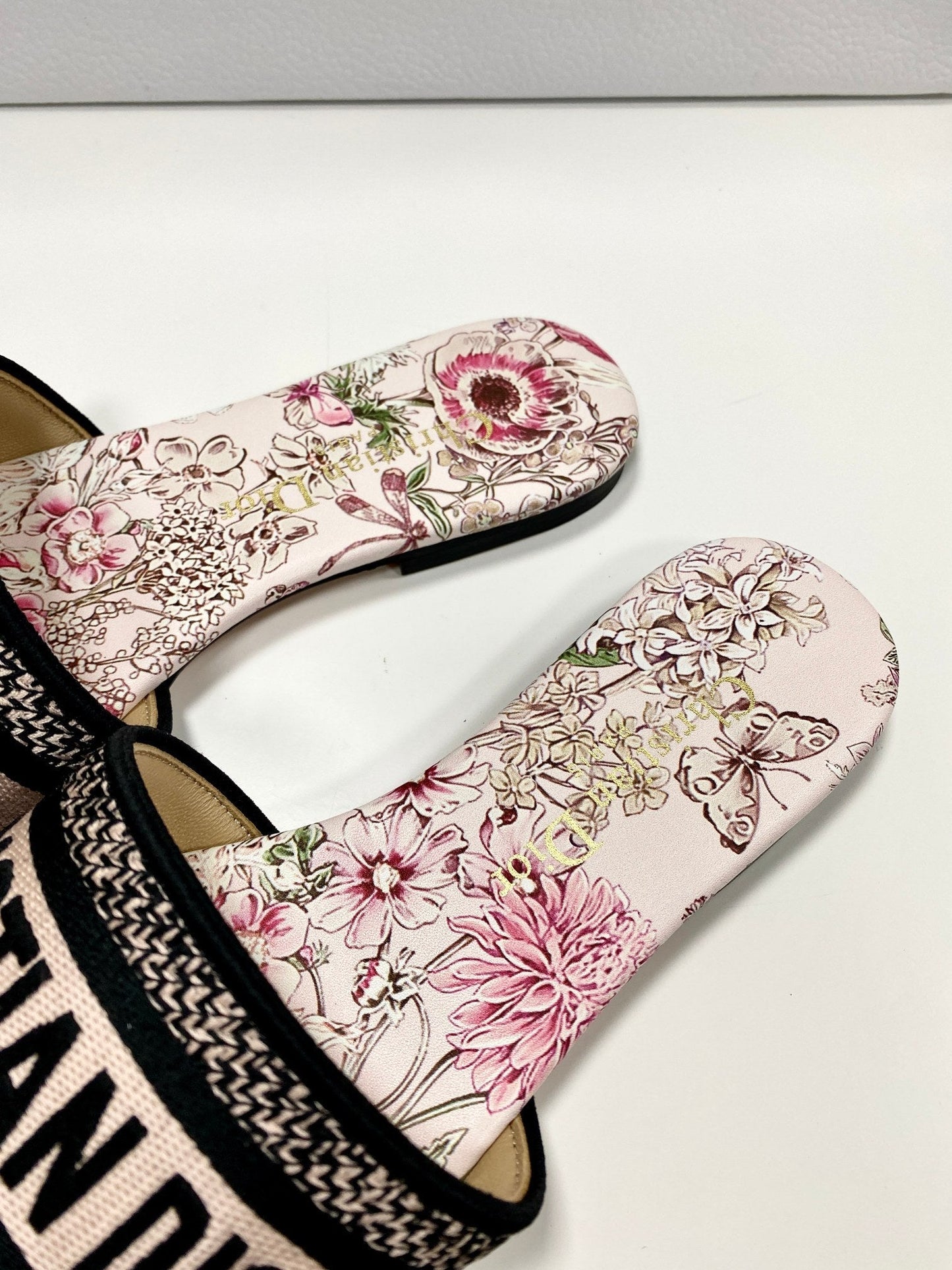 CD 26s Embroidered Sandals Light Pink Black Canvas Leather 683010
