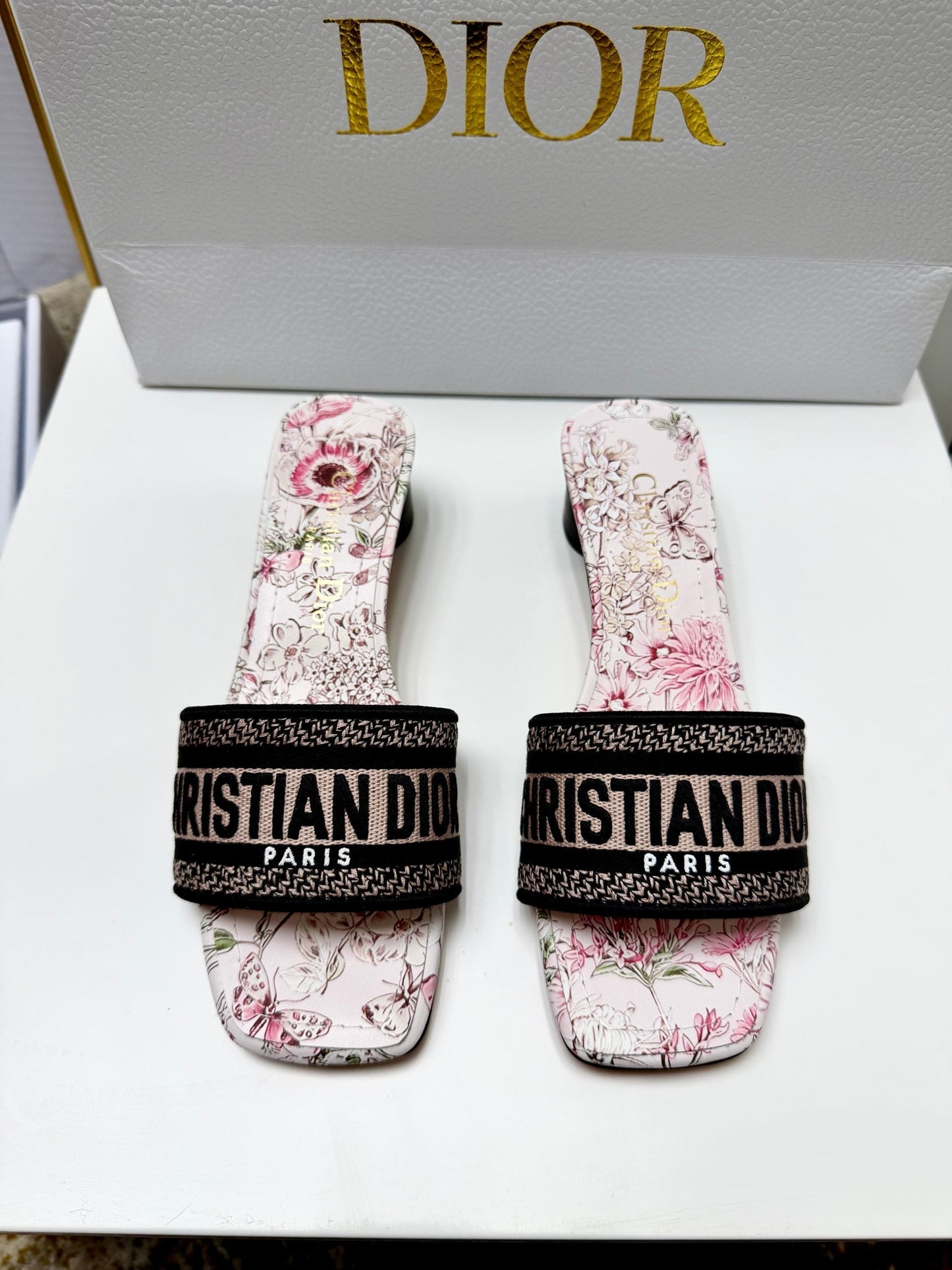 CD 26s Embroidered Sandals Light Pink Black Canvas Leather 683010