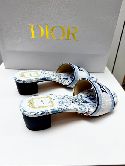 CD 26s Floral Embroidered Sandals White Blue Canvas 683028
