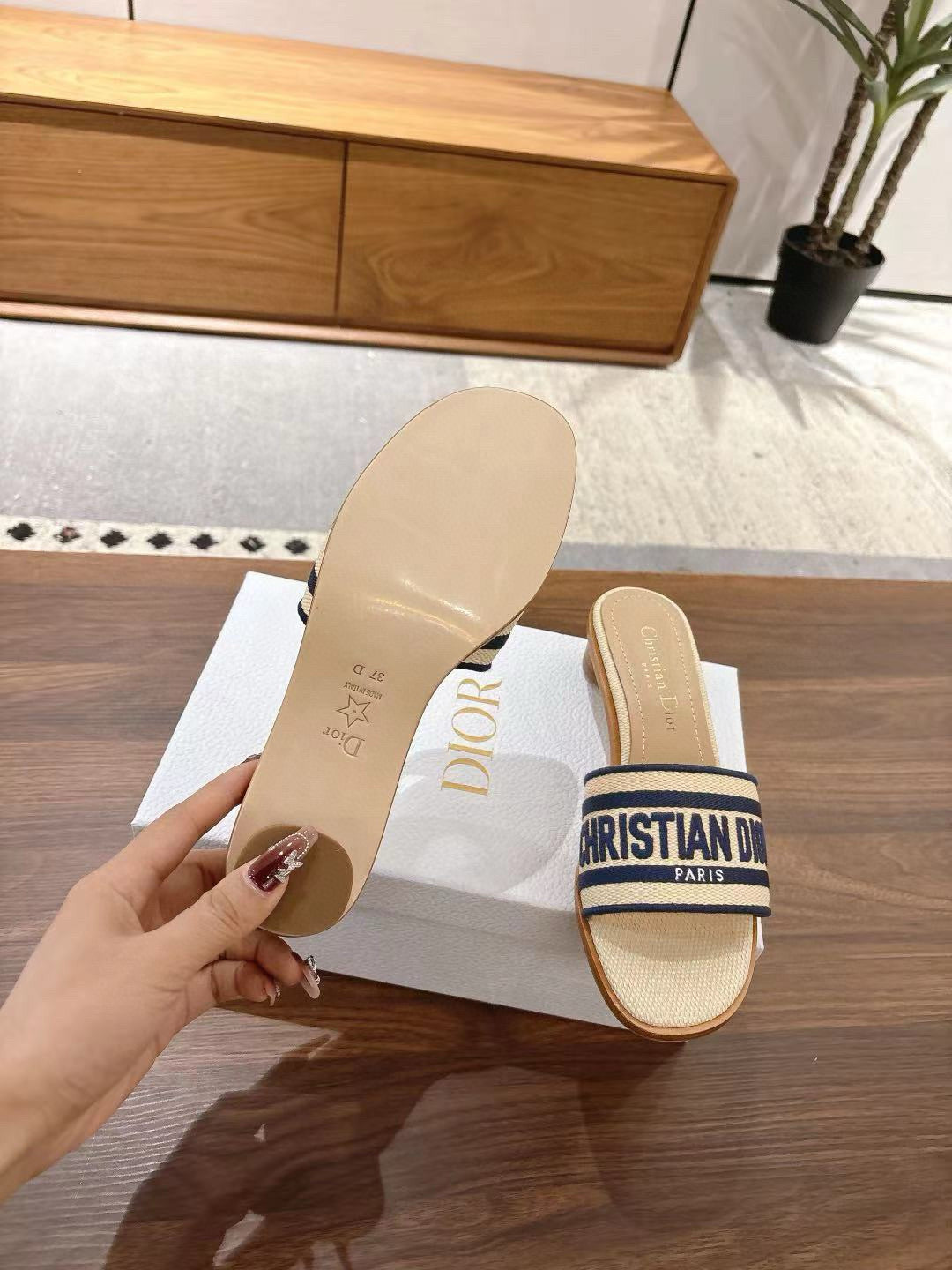 CD 26s Embroidered Sandals Canvas Sheepskin 664321