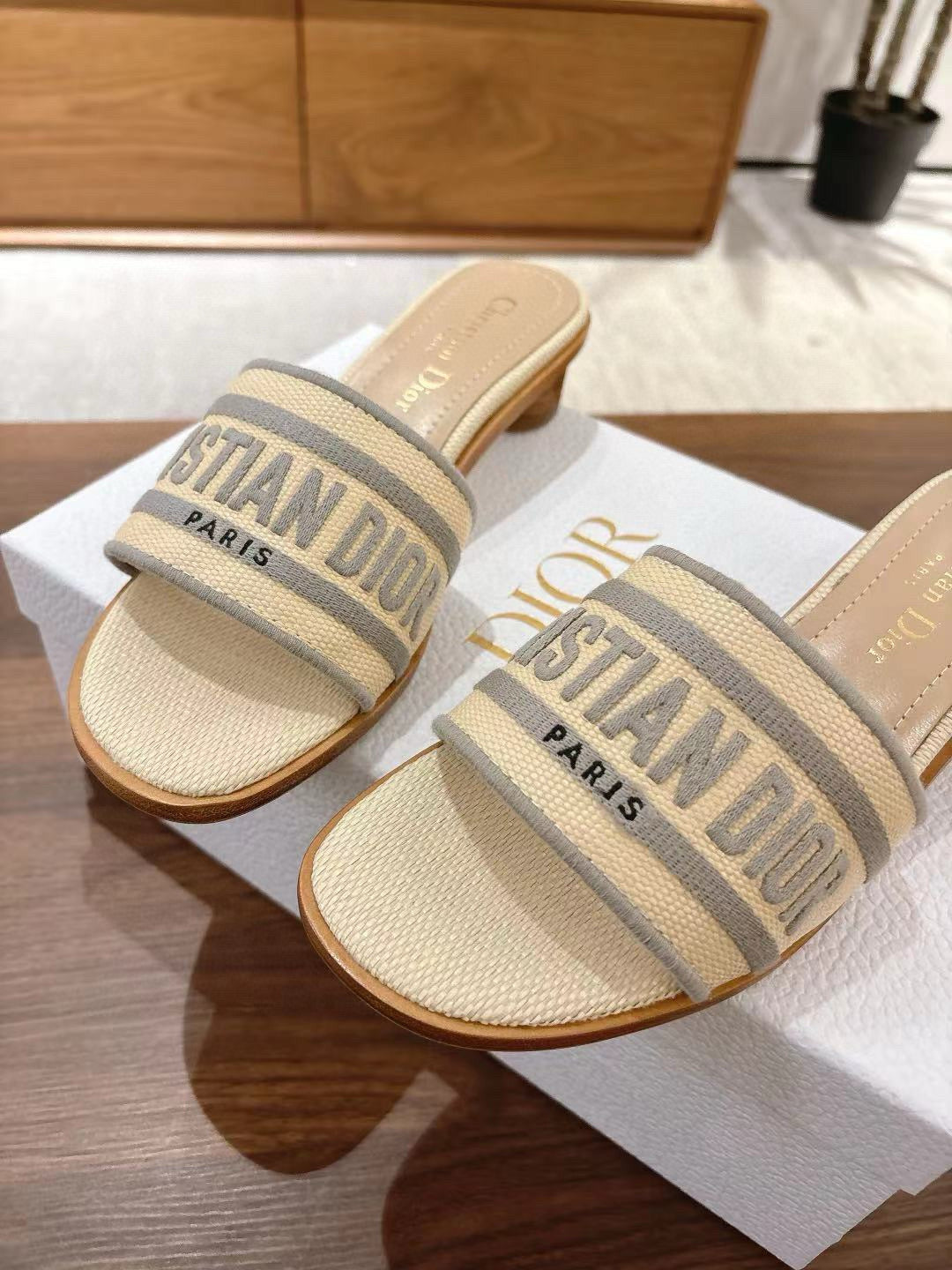 CD 26s Embroidered Sandals Beige Gray Canvas Sheepskin 664324