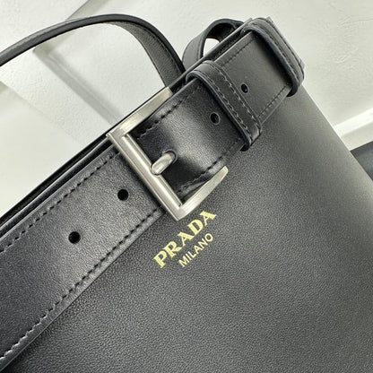 Prada 2026 Medium Bucket Bag 29cm Calfskin