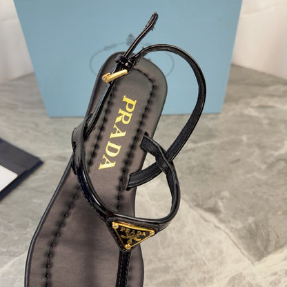 Prada 2026 Thong Sandals Patent Leather 789403