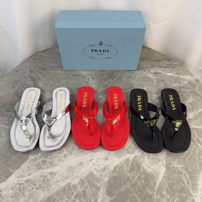 Prada 2026 Flipflops Patent Leather 789406