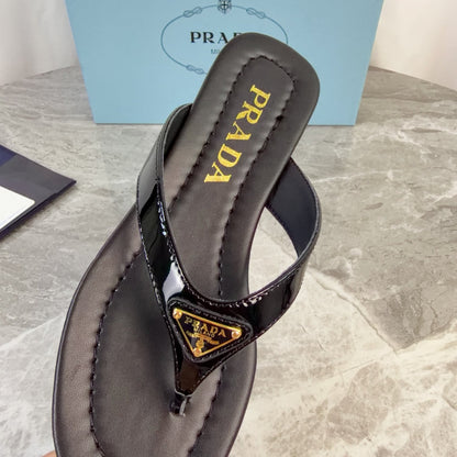 Prada 2026 Flipflops Patent Leather 789406