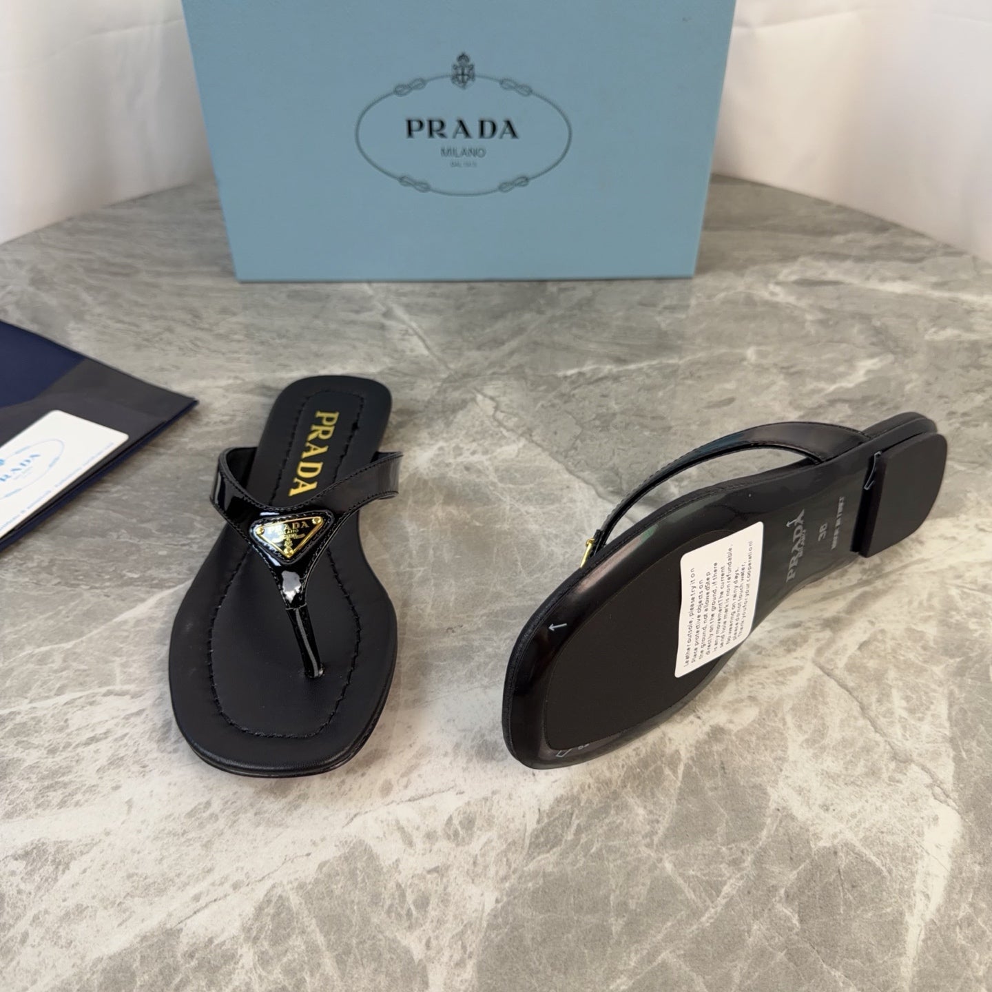 Prada 2026 Flipflops Patent Leather 789406