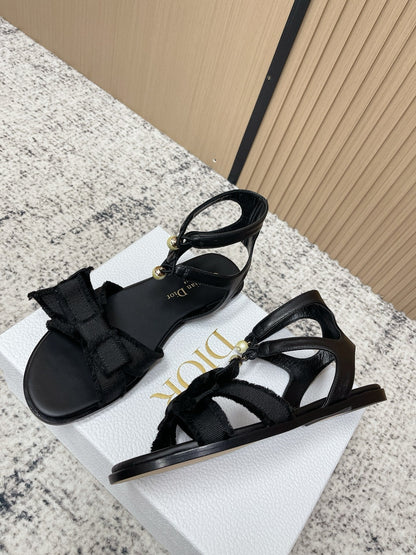 CD 26s Sandals Black Sheepskin Canvas 643494