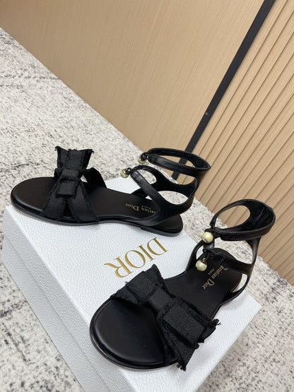 CD 26s Sandals Black Sheepskin Canvas 643494