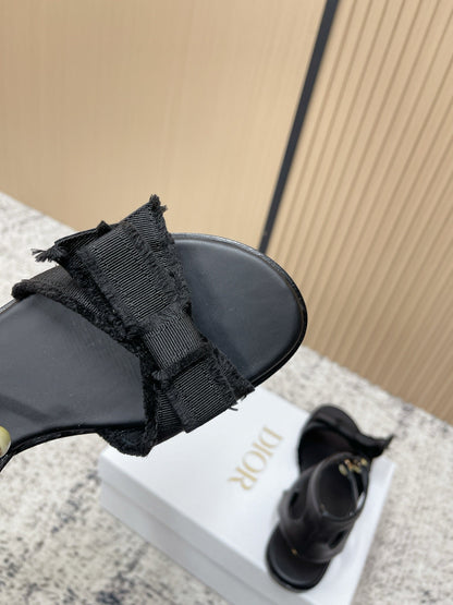 CD 26s Sandals Black Sheepskin Canvas 643494